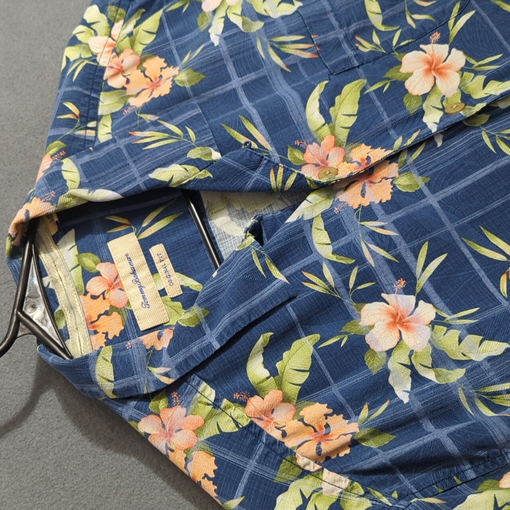Tommy Bahama Shirt Men's L Blue Floral Hawaiian Print Loop Collar Silk Pocket
